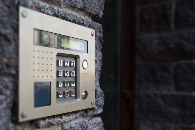 Hệ thống liên lạc nội bộ intercom là gì? Gồm những loại hệ thống nào?
